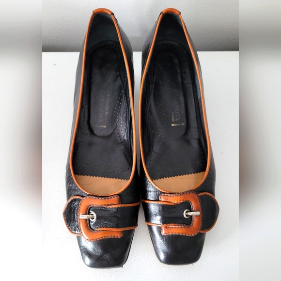 Italian Leather loafer shoe with buckle & 1.5" heel - Picture 2 of 6
